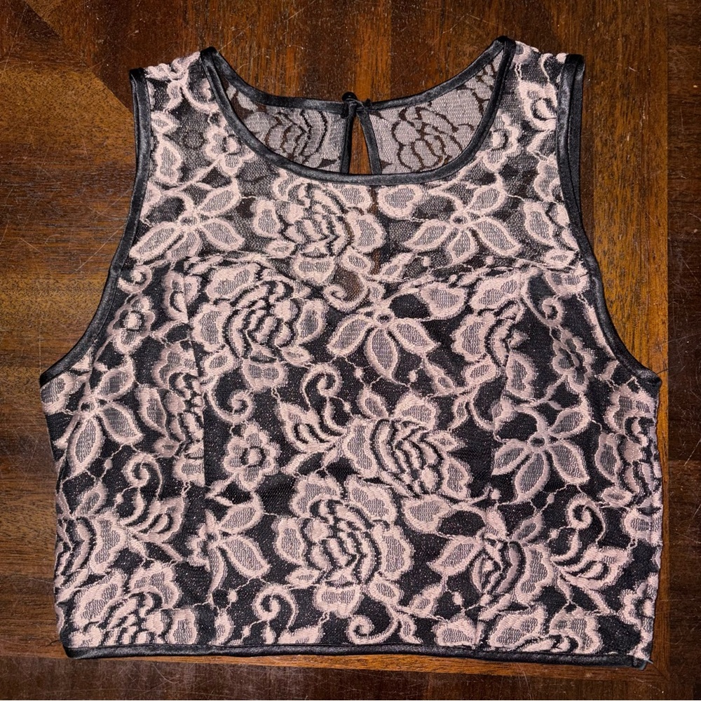 Sleeveless Floral Lace Overlay Crop Top - Gold and Black